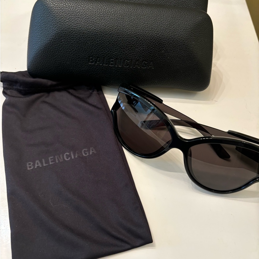 Balenciaga Black Sunglasses with Rounded Frames